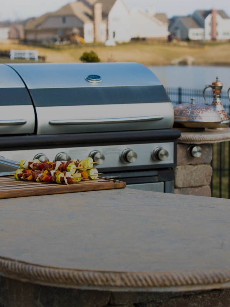 Outdoor kitchen with a granite countertop, installed by Granite Gomez.